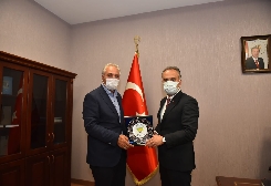 Bursa Büyükşehir Belediye Başkanımız Sn. Alinur Aktaş Bey’i makamında ziyaret ettik.